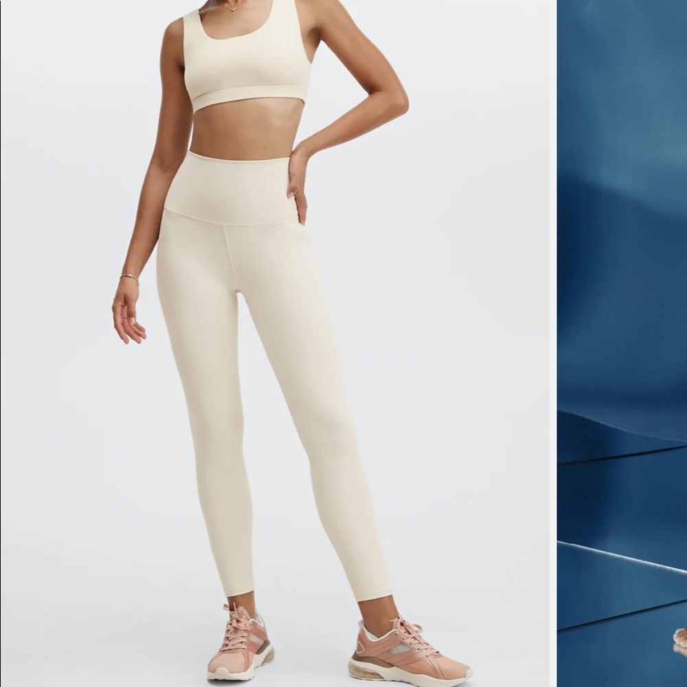 Fabletics Pure Luxe buttery leggings in latte cream. Size XS NWT